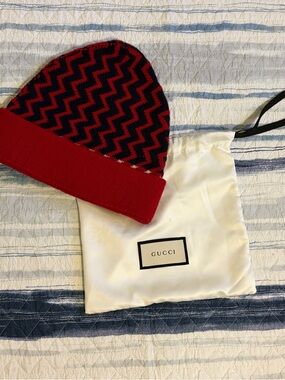Gucci Mens Red Blue Wool Zigzag Beanie Hat